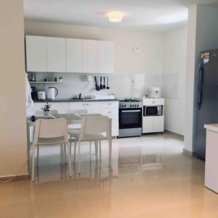 2 Bdr Nitza Appartment With Balkony Netanya Esterno foto
